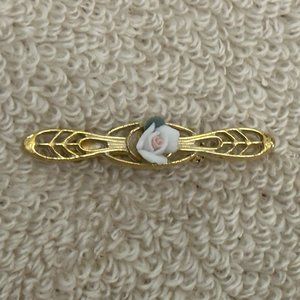 1928 Gorgeous Vintage Porcelain Rose Flower Bar Brooch Gold Tone